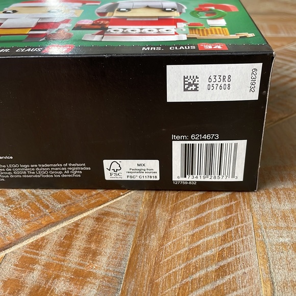 Lego Brickheadz Santa and Mrs. Claus set #40274, sealed, never opened box - Picture 5 of 5
